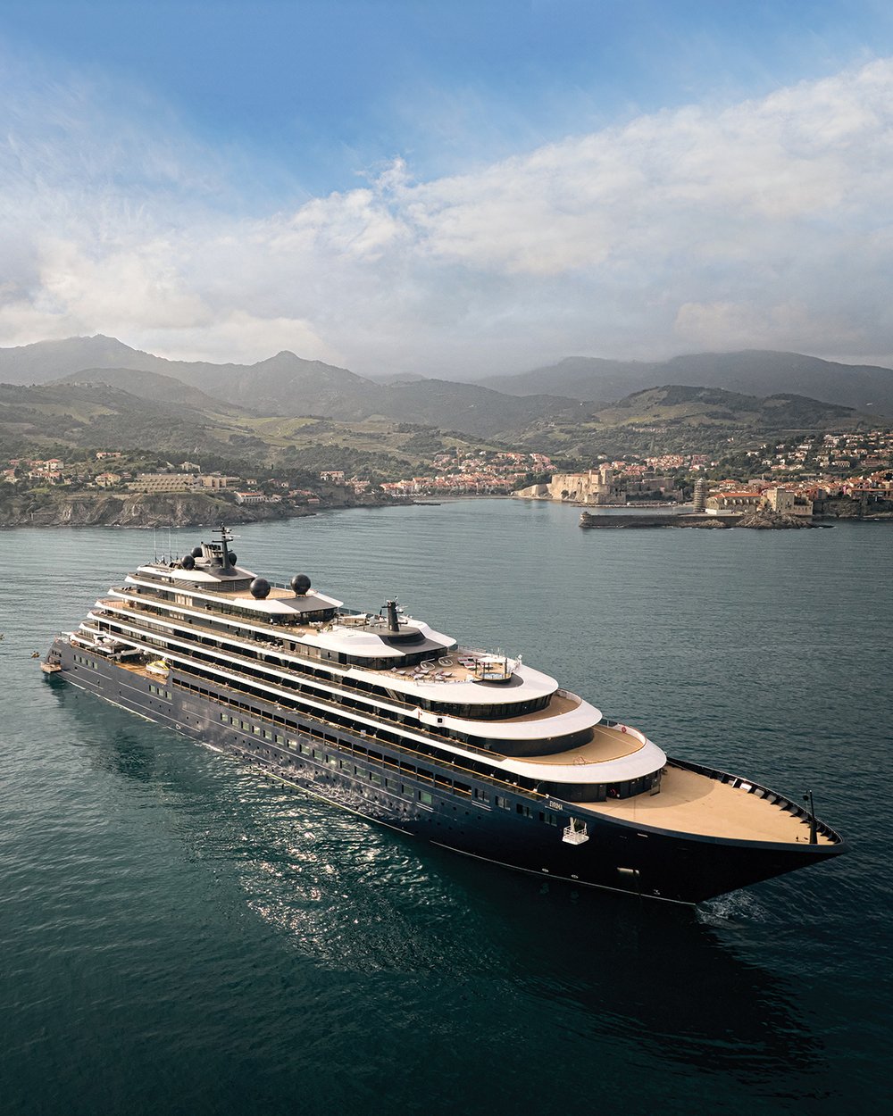 The Ritz-Carlton Yacht Collection’s Evrima at sea, seen from overhead.